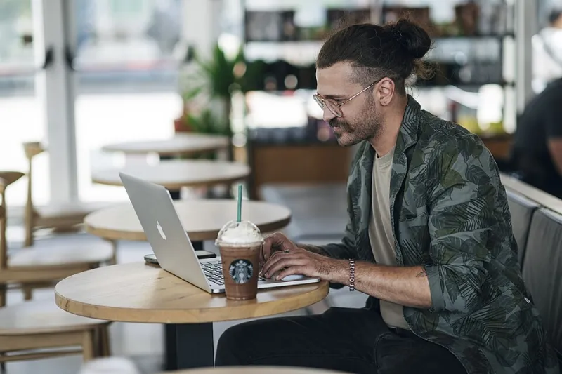 Before You Connect: A Researcher's Quiet Experiment in Airport and Café Wi-Fi Exposure